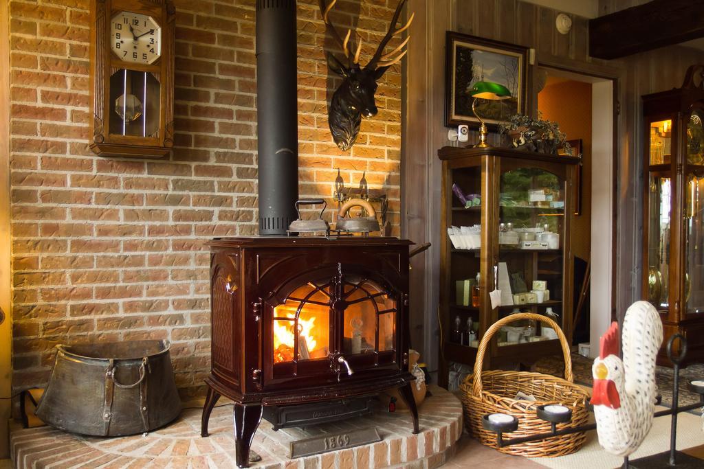 Le Petit Clocher Gite Touristique B & B Saint-Sauveur Экстерьер фото