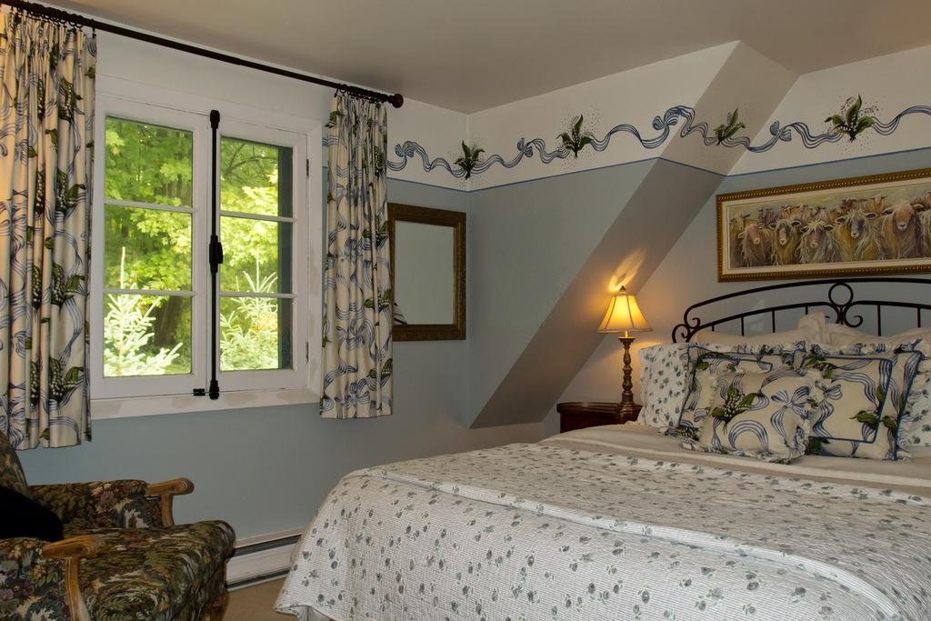 Le Petit Clocher Gite Touristique B & B Saint-Sauveur Номер фото